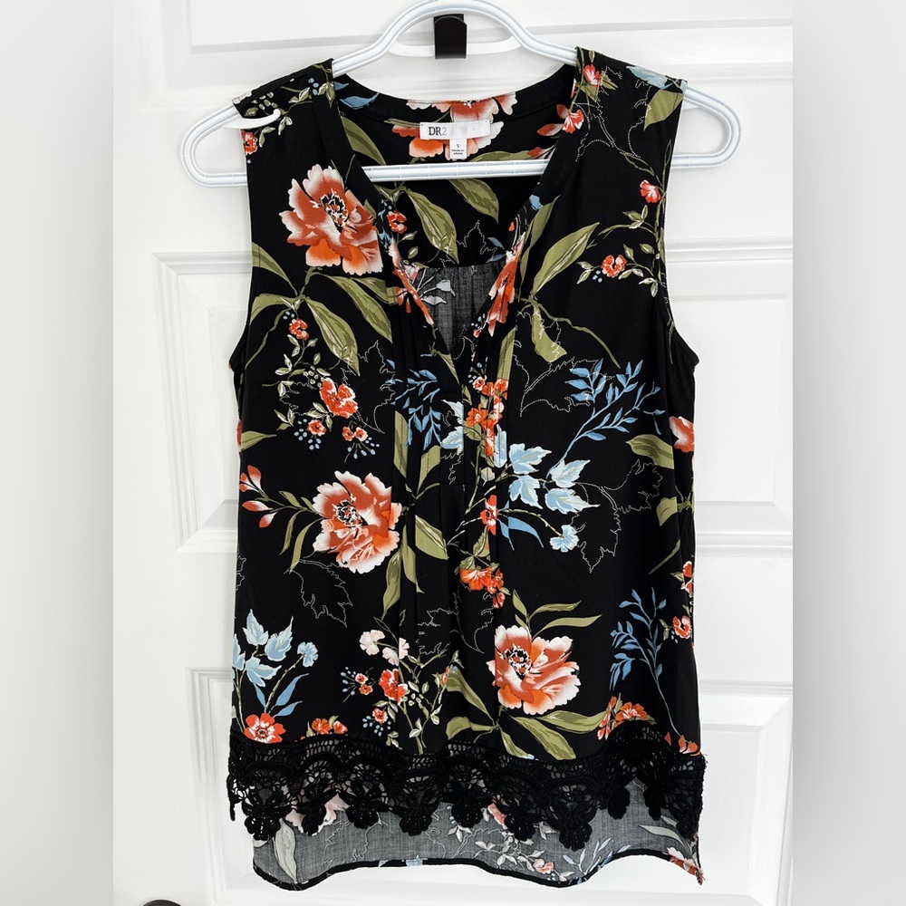 DR2 Black Floral V-Neck Sleeveless Top with Lace Trim